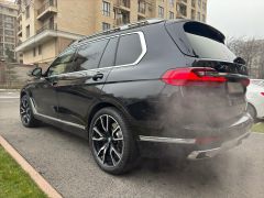 Photo of the vehicle BMW X7