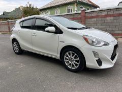 Сүрөт унаа Toyota Prius c