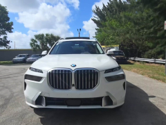 Photo of the vehicle BMW X7