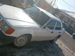 Сүрөт унаа Mercedes-Benz W124