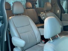 Photo of the vehicle Toyota Sienna