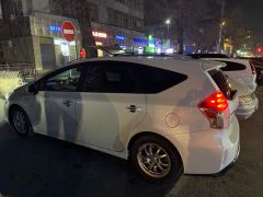 Photo of the vehicle Toyota Prius v (+)