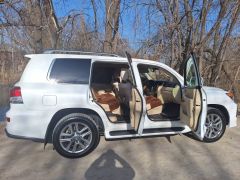 Photo of the vehicle Lexus LX