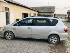 Фото авто Toyota Avensis Verso