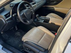 Photo of the vehicle Lexus ES