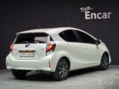 Сүрөт унаа Toyota Prius c