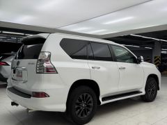 Photo of the vehicle Lexus GX