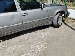 Сүрөт унаа Mercedes-Benz W124