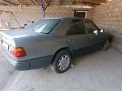 Сүрөт унаа Mercedes-Benz W124