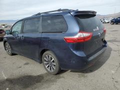 Photo of the vehicle Toyota Sienna