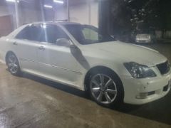 Photo of the vehicle Toyota Crown