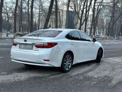 Photo of the vehicle Lexus ES