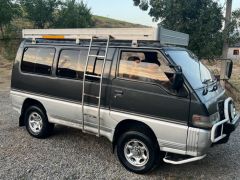 Сүрөт унаа Mitsubishi Delica