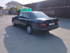 Сүрөт унаа Mercedes-Benz W124