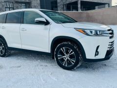 Photo of the vehicle Toyota Highlander