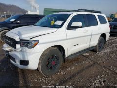 Photo of the vehicle Toyota Sequoia