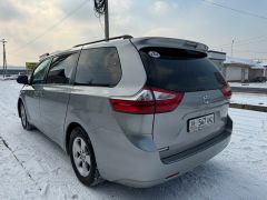 Photo of the vehicle Toyota Sienna