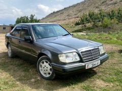 Сүрөт унаа Mercedes-Benz W124