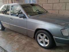 Сүрөт унаа Mercedes-Benz W124