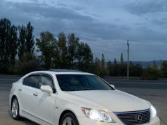 Photo of the vehicle Lexus LS