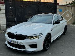 Photo of the vehicle BMW M5