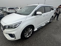 Photo of the vehicle Kia Carnival