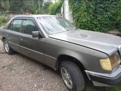 Сүрөт унаа Mercedes-Benz W124