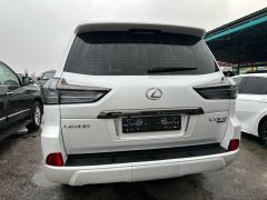 Photo of the vehicle Lexus LX