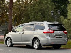 Фото авто Toyota Sienna