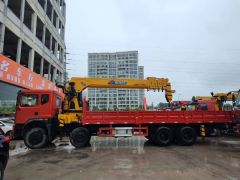 Photo of the vehicle Dongfeng EQ 1110