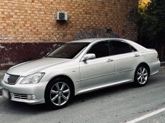 Photo of the vehicle Toyota Crown