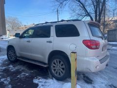 Сүрөт унаа Toyota Sequoia