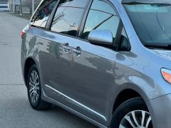 Photo of the vehicle Toyota Sienna