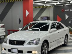 Photo of the vehicle Toyota Crown