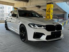 Photo of the vehicle BMW M5