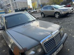 Сүрөт унаа Mercedes-Benz W124