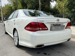 Photo of the vehicle Toyota Crown