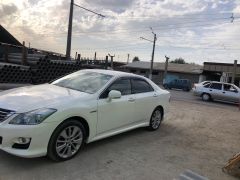 Photo of the vehicle Toyota Crown