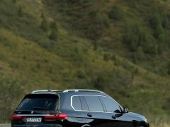 Photo of the vehicle BMW X7