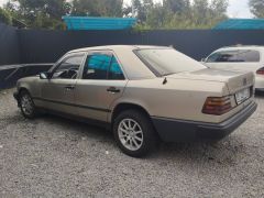 Сүрөт унаа Mercedes-Benz W124