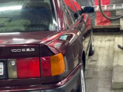 Photo of the vehicle Audi 100