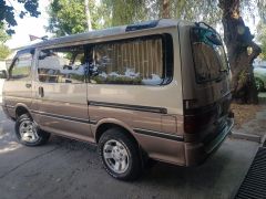 Photo of the vehicle Toyota HiAce