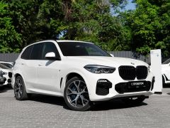 Photo of the vehicle BMW X5