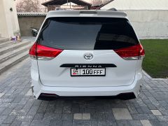 Фото авто Toyota Sienna