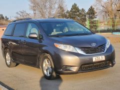 Photo of the vehicle Toyota Sienna