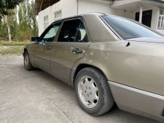 Сүрөт унаа Mercedes-Benz W124