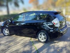 Photo of the vehicle Toyota Prius v (+)