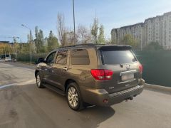 Photo of the vehicle Toyota Sequoia