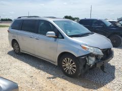 Photo of the vehicle Toyota Sienna