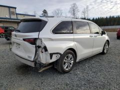 Photo of the vehicle Toyota Sienna